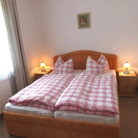 Gaestehaus Heuer 公寓 *